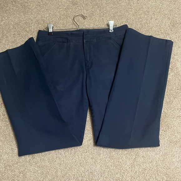 Izod Pants - Women’s IZOD navy casual pants